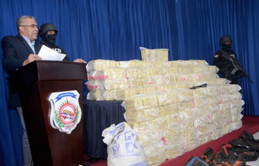 DNCD se decomisa 597 paquetes de cocaína; apresa un colombiano y un dominicano