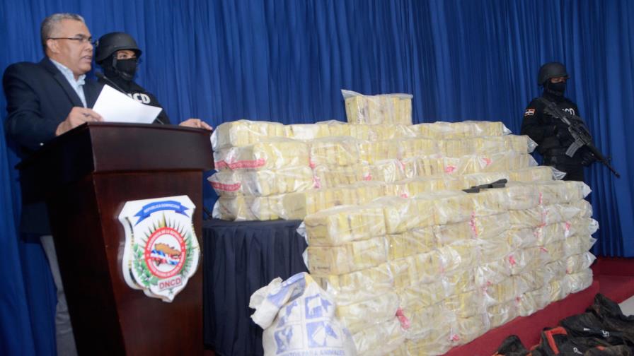 DNCD se decomisa 597 paquetes de cocaína; apresa un colombiano y un dominicano