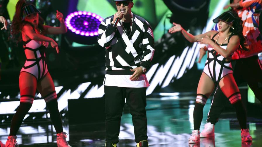 Daddy Yankee y Luis Coronel ganan los primeros Latin AMAs 