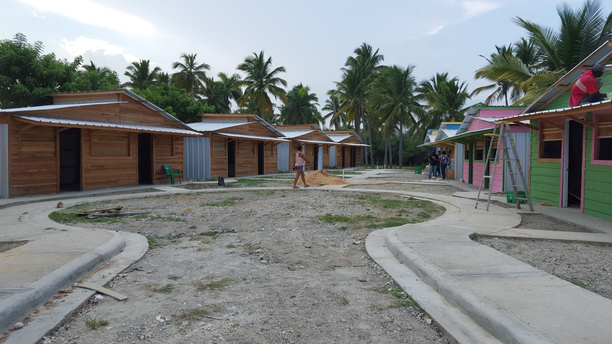 Tras el anuncio de la llegada de los cruceros, están construyendo una plaza de “Gift Shop”. 