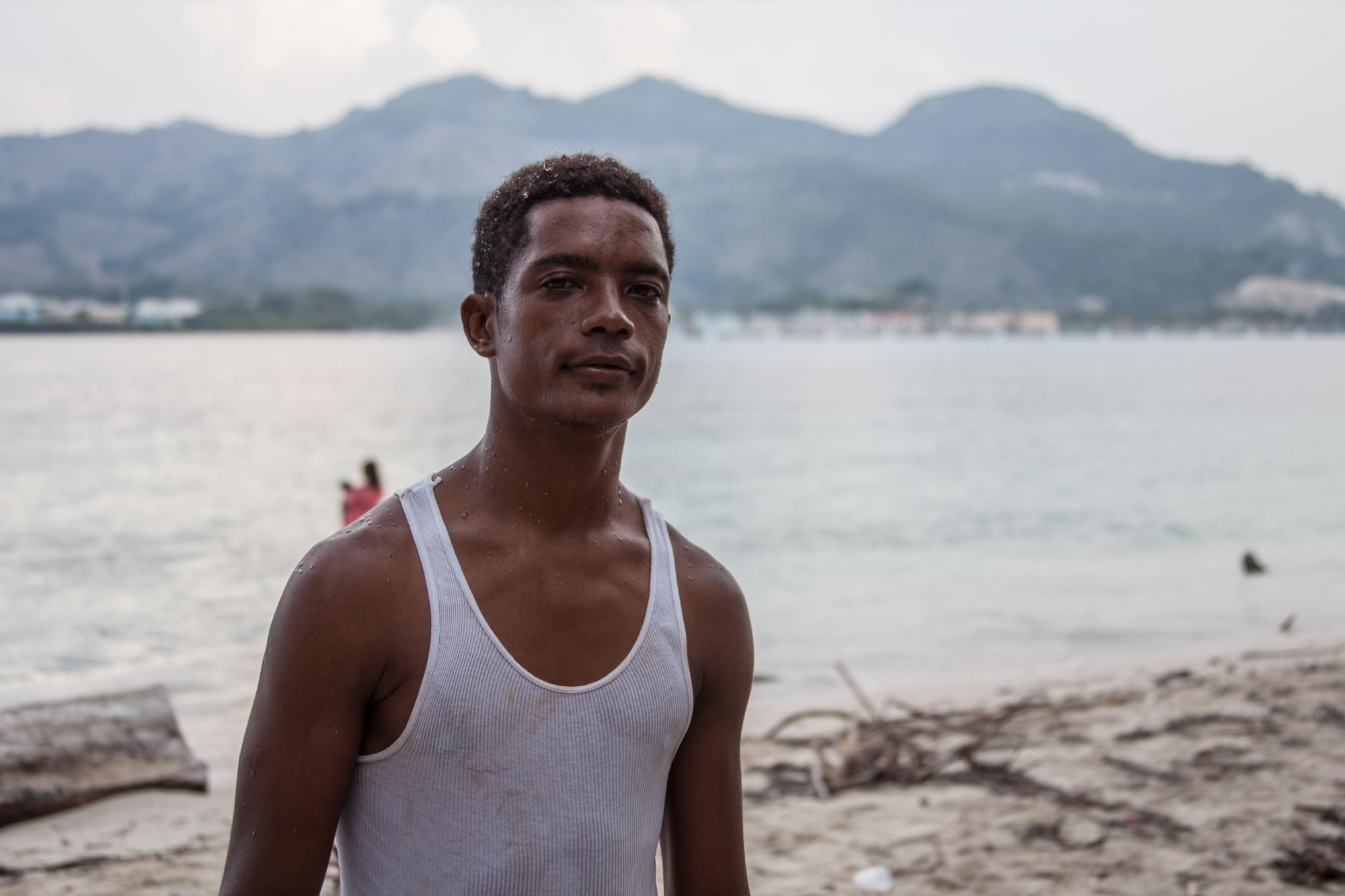 Luis Humberto Martínez trabajó seis meses en la construcción del puerto. 