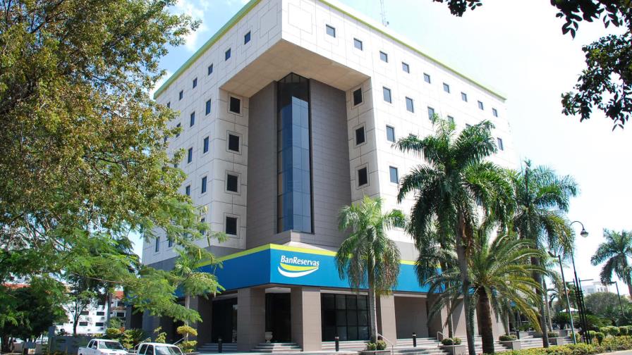Lo que no es deuda pública, según CDEEE, presiona el capital del Banreservas