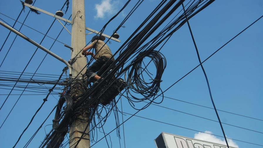 Obrero muere electrocutado en una mina 