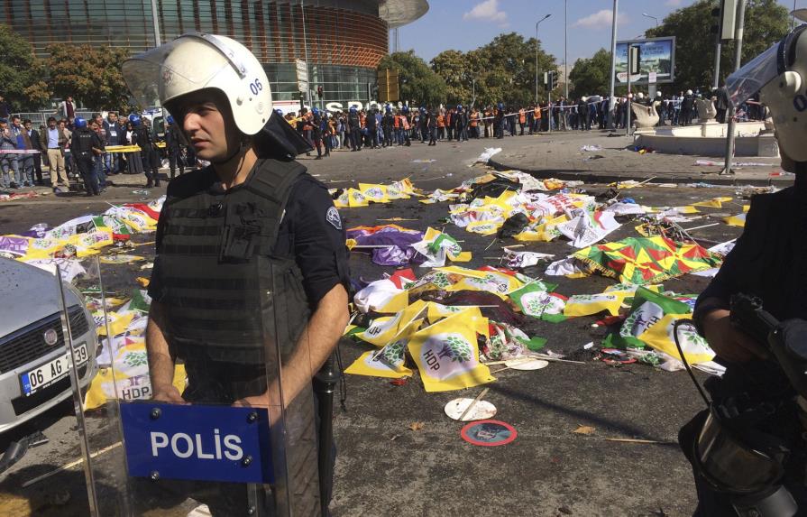 Al menos 30 muertos en explosiones en capital turca 