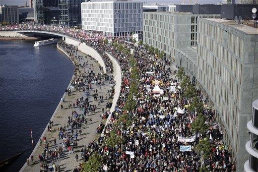 Más de 100 mil personas en Berlín se movilizan en desacuerdo con el TPP