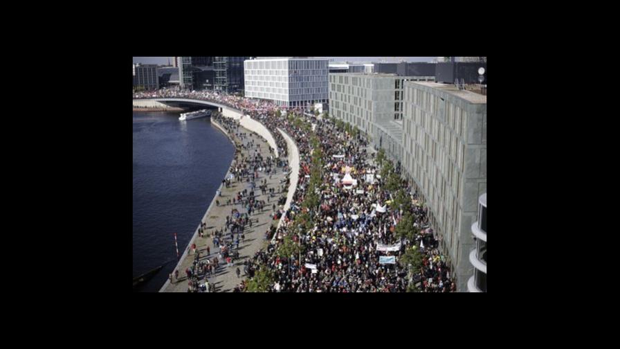 Más de 100 mil personas en Berlín se movilizan en desacuerdo con el TPP Más de 100 mil personas en Berlín se movilizan en desacuerdo con el TPP