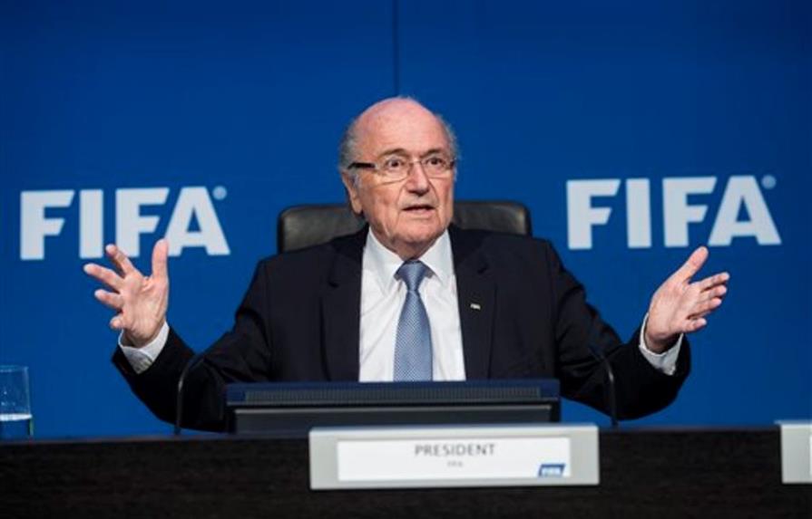 Joseph Blatter no se rinde; afirma que es un luchador y que se encuentra bien