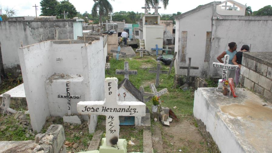 Fumigarán en los cementerios del Distrito Nacional
Fumigarán en los cementerios del DN