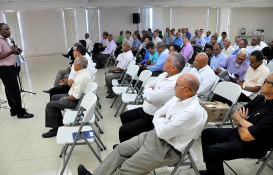 Diáconos se reúnen con Arzobispo