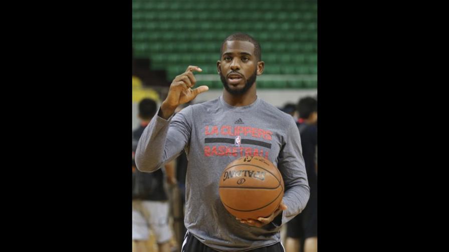 Chris Paul perdió primer juego en China por fractura en un dedo