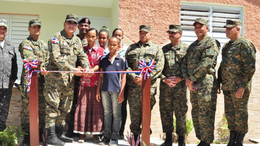 El Ejército entrega vivienda a soldado de Barahona