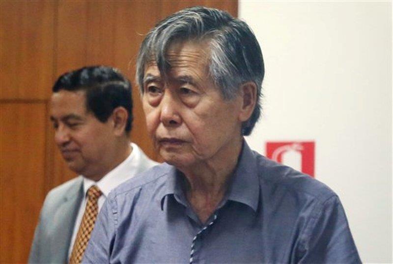 Fujimori es internado en una clínica de Lima para ser sometido a exámenes 