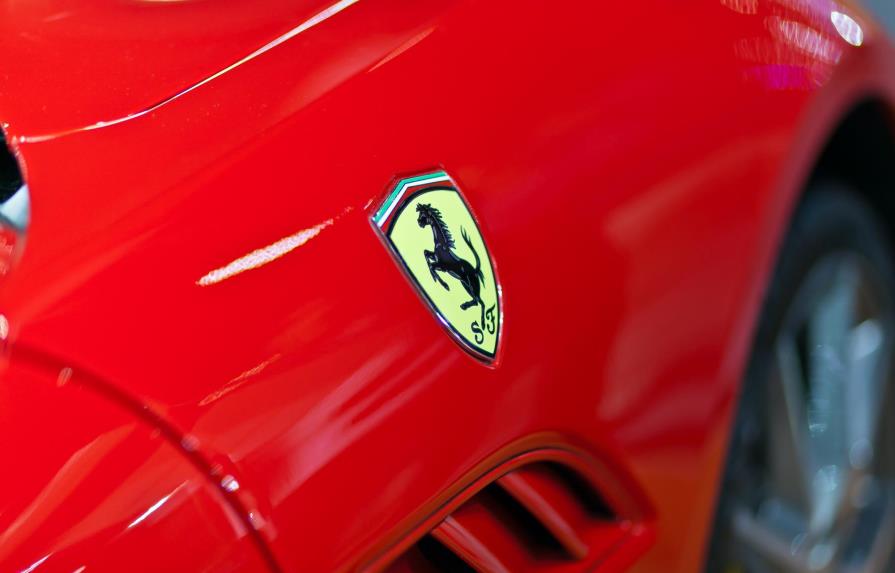Ferrari hace presentaciones de lujo en su gira de oferta pública inicial