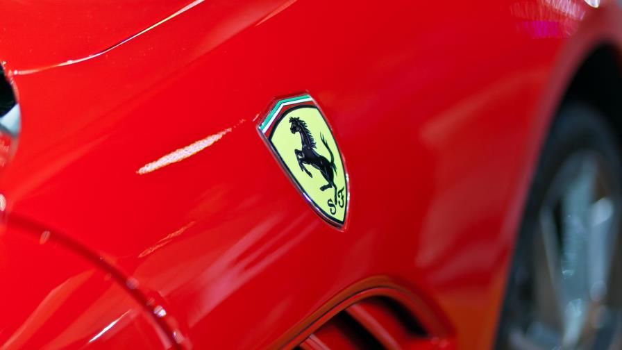 Ferrari hace presentaciones de lujo en su gira de oferta pública inicial