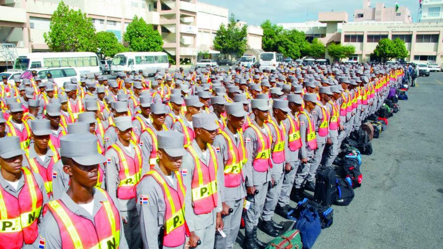 Agentes consultados por Diario Libre aplauden valentía del policía de la web
Agentes policiales consultados por Diario Libre aplauden valentía del policía de la Web