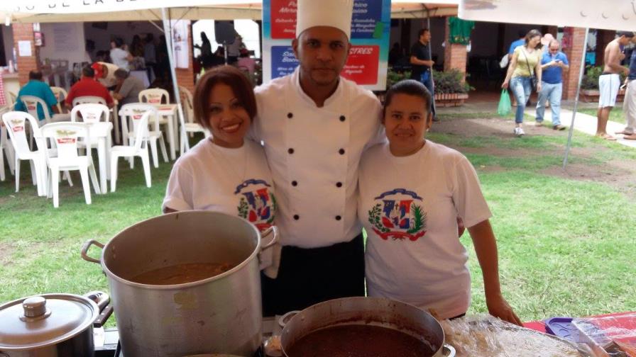 Embajada dominicana gana premio en festival cultural  hondureño