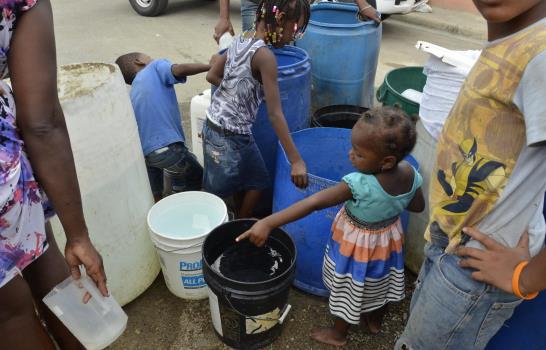En Los Casabes, Santo Domingo Norte, nunca llega agua