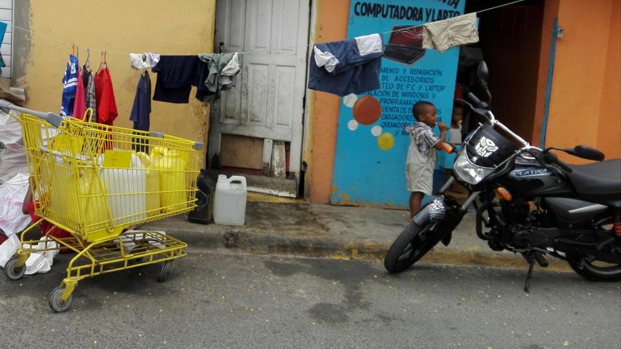 Crisis de agua afecta a El Café de Herrera, en Santo Domingo Oeste