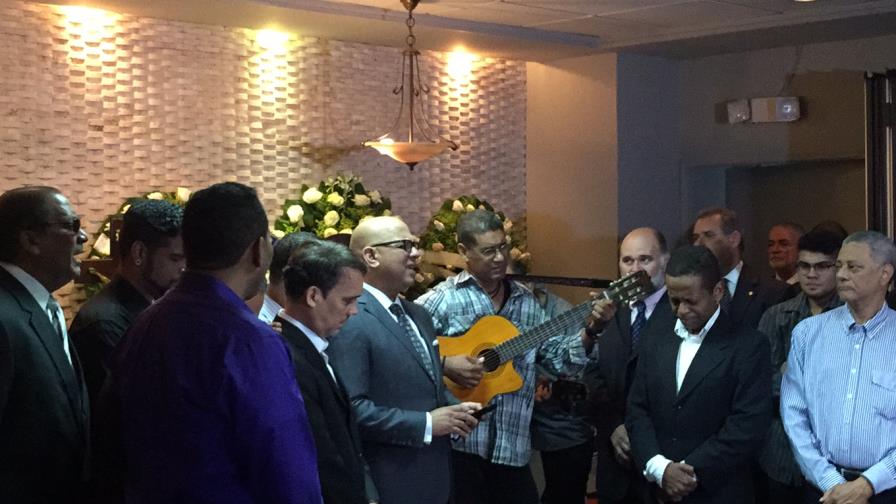 Sepelio de Fernando Echavarría sale rumbo al cementerio Jardín Memorial