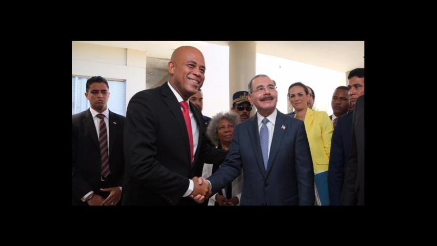 Danilo Medina y Michel Martelly pasan revista a la agenda dominico haitiana