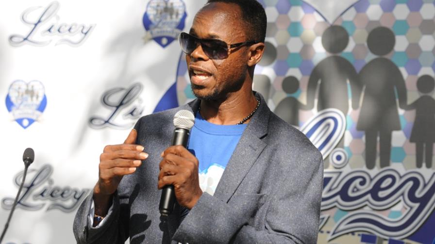 Tony Fernández afirma que la grama artificial afecta al pelotero