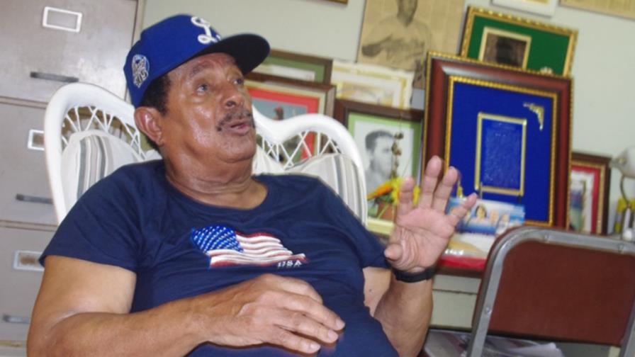 Chichí Olivo, mánager de Las Estrellas; González disparó diez triples