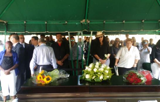 Sepultan restos de Fernando Echavarría