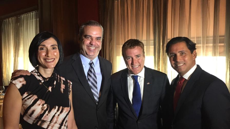 Embajador de EEUU y Luis Abinader se reúnen