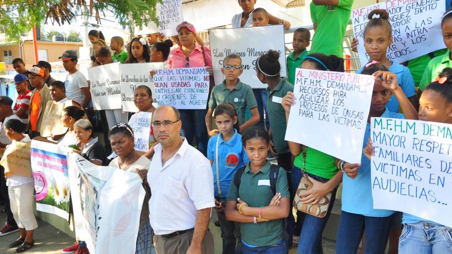 En Santiago se movilizan contra violencia de género