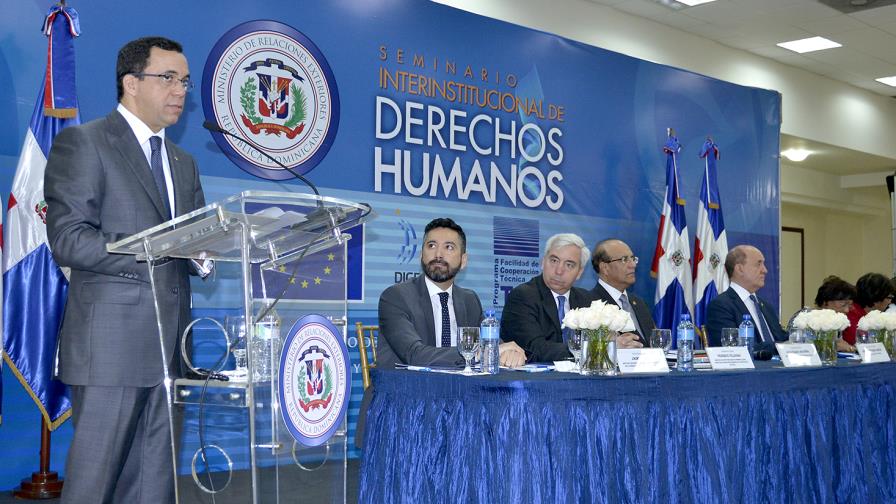 Comienza seminario sobre derechos humanos en la Cancillería
Comienza seminario  DDHH en Cancillería 
