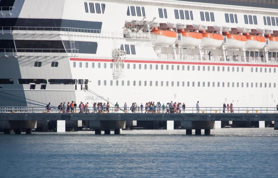 Llegan otros 1,056 turistas en el segundo crucero que atraca en Maimón 