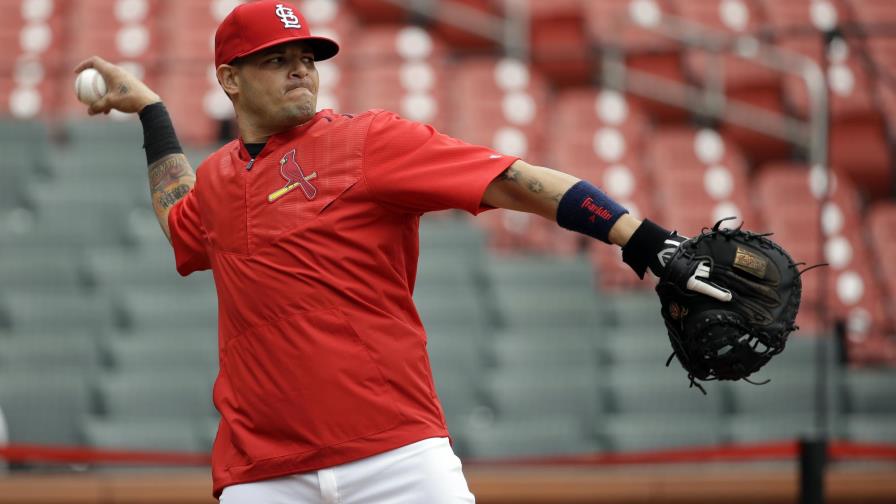Yadier Molina será operado del pulgar 