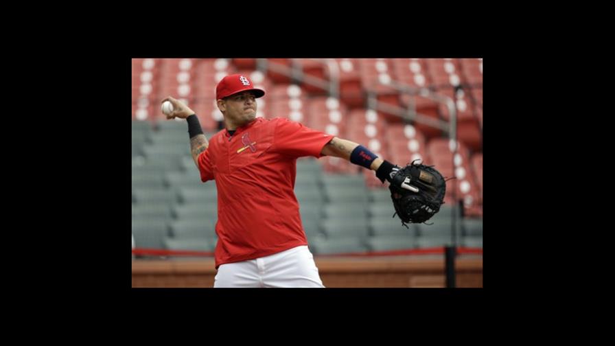 Yadier Molina será operado del pulgar 