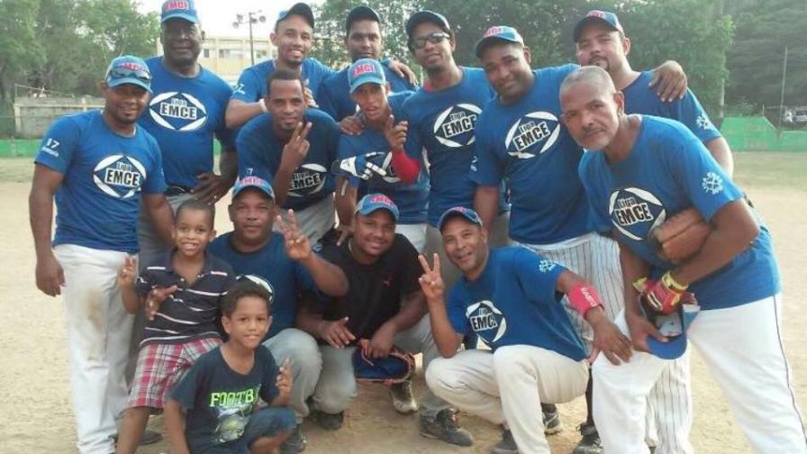 Toronto gana semifinal y enfrentará a Boston en softbol liga Emce