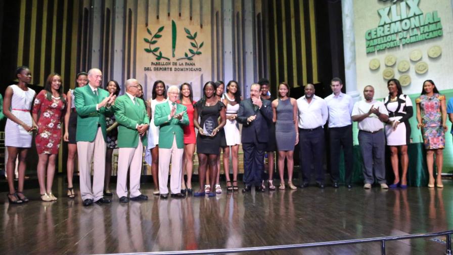 Ceremonial del Pabellón de la Fama unió antigua y futura generación de inmortales 