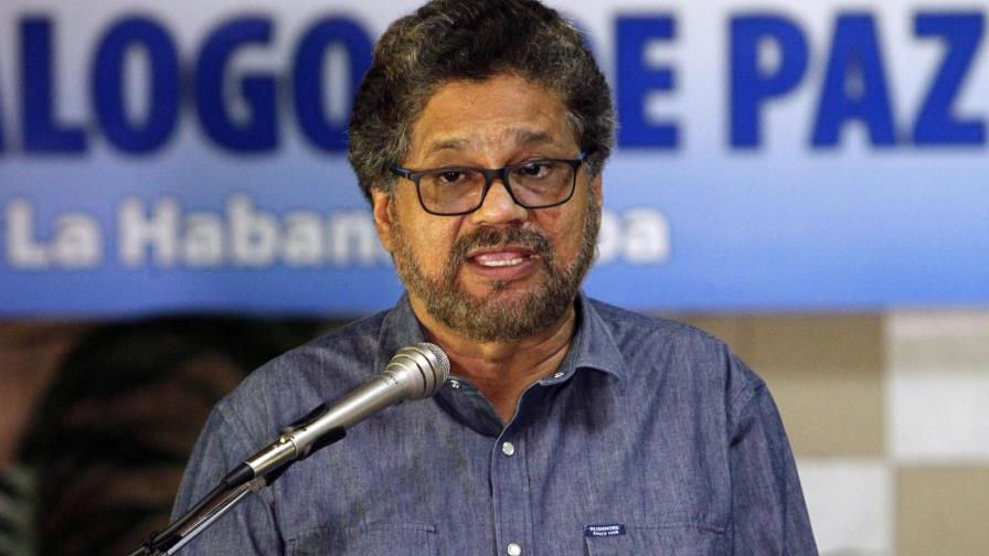 FARC denuncian bombardeos y sobrevuelos, piden cese el fuego 