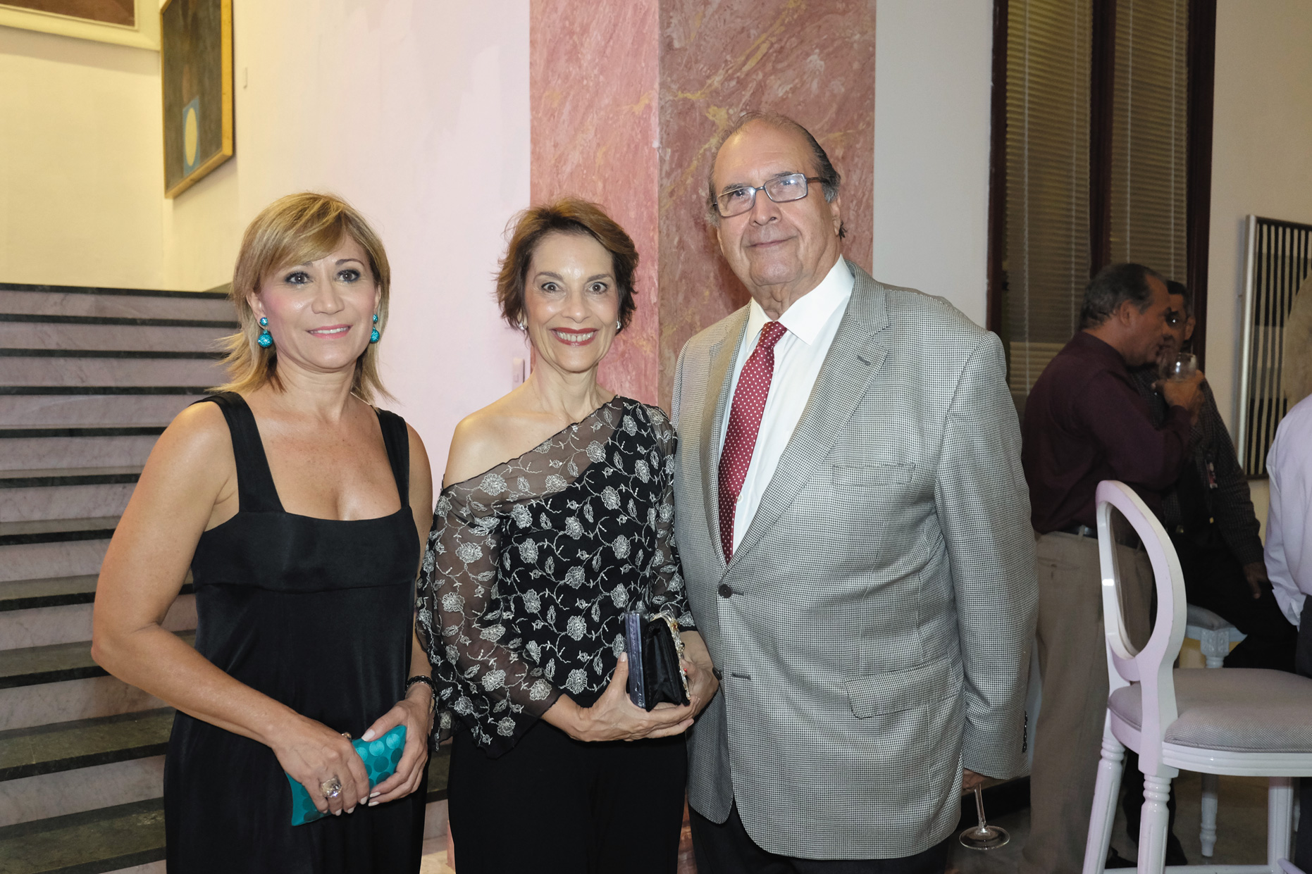 Ingrid de Cabral, Lucia Amelia Cabral y Fabio Herrera.