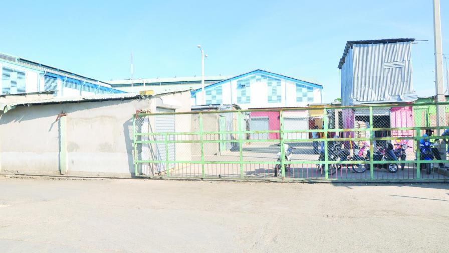 Navarro dice que una comisión se reunirá con los comerciantes de la zona fronteriza