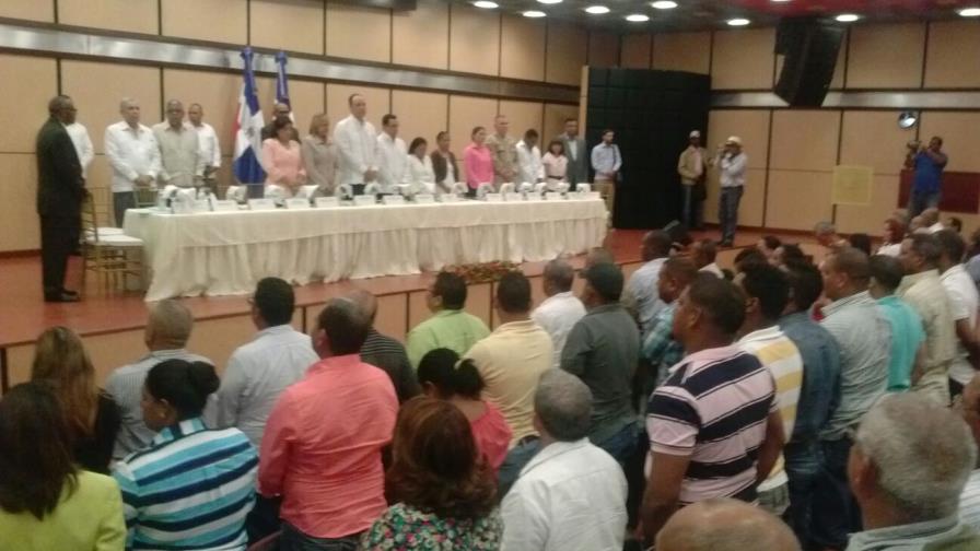 Canciller y ministro de Industria y Comercio inician discusión en Dajabón sobre veda