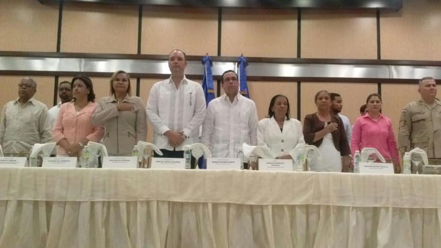 Comerciantes y transportistas levantan paro y bloqueo en la frontera por veda que mantiene Haití 