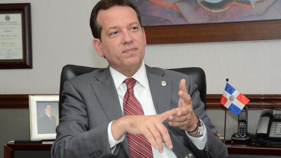 Ito Bisonó aboga por reforma policial mejore condiciones salariales de agentes