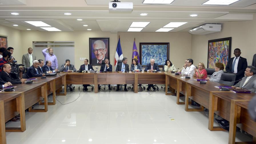 Comité Político del PLD se reúne esta noche