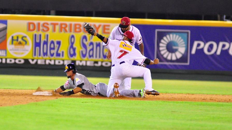 Gigantes ganan a las Águilas con doble de Matt Joyce