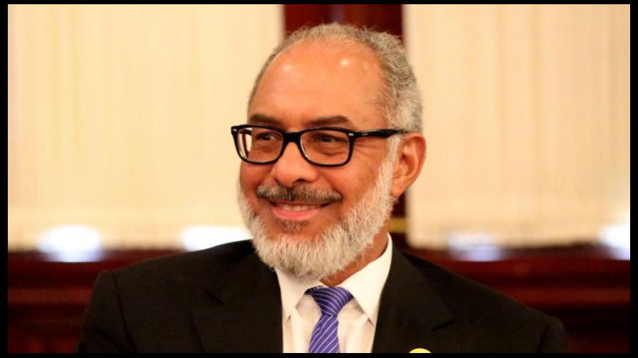 Persio Maldonado reclama actualizar leyes sobre periodismo conforme a la Constitución