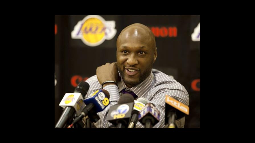 Lamar Odom alerta y mejorando, dice una tía 