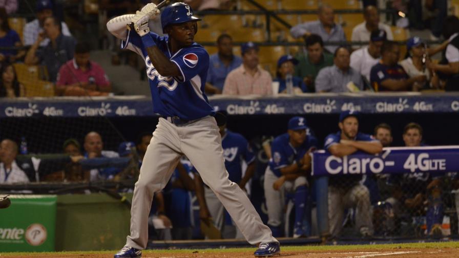 Roman Quinn termina sequía del Licey en el Pelotero Estrella