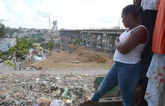 Opret avanza desalojos en Gualey para conectar puente atirantado con el Metro de Santo Domingo