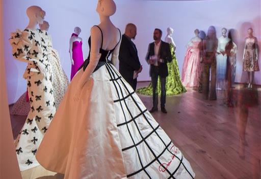  Diseñadores latinos exaltan legado de Oscar de la Renta tras año de su muerte