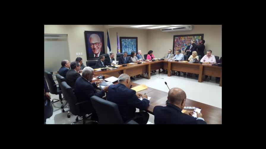 Se encuentra reunido el Comité Político del PLD 