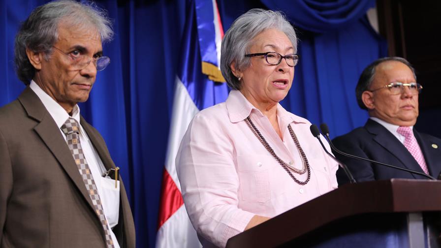 Salud Pública, Colegio Médico y clínicas se unen contra dengue